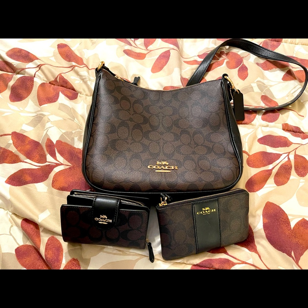Small Coach purse with wristlet,and wallet.